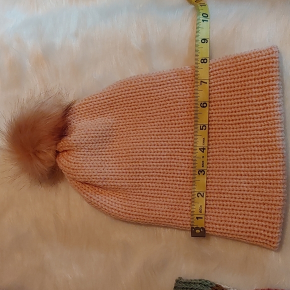 Winter hat - Picture 4 of 4